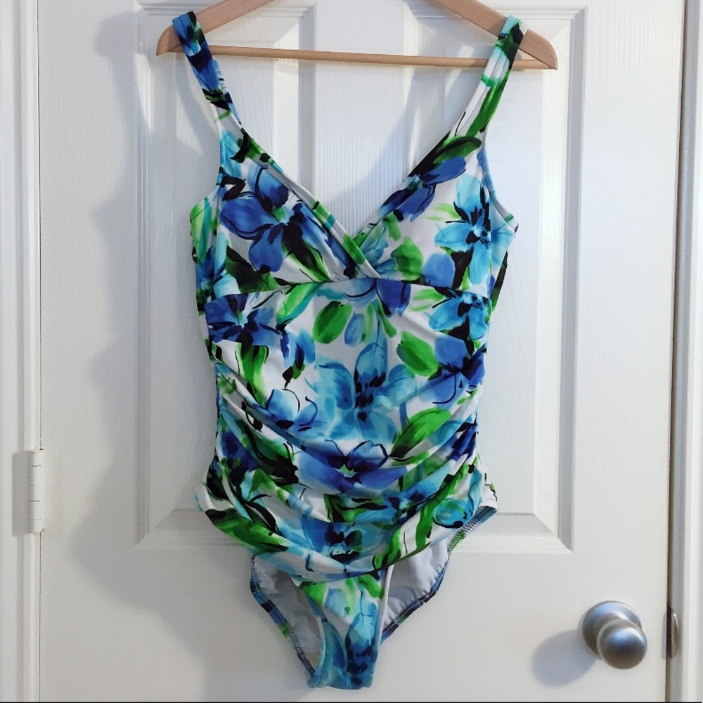 Croft & Barrow floral swimsuit size 14